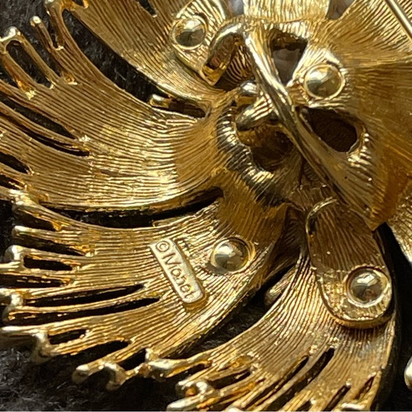 MONET | Vintage 1960's | Huge Cordelia Book Piece Floral Textured Brooch Pin - Picture 4 of 11